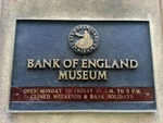 The plaque of the Bank of England Museum outside the building (© Yamen, CC BY-SA 4.0)