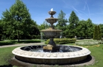 A fountain at Avenue Gardens, Regent's Park (© Chmee2, CC BY-SA 3.0)